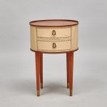 977 2370 BEDSIDE TABLE